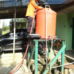 Bantu Hadapi Kekeringan, BPBD Kabupaten Kutai Kartanegara Lakukan Distribusi Air Bersih