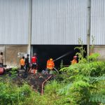 Pemadaman Kebakaran Pabrik di Desa Jongkang, Loa Kulu: Tantangan Bahan Kimia dan Minyak Menyulitkan Penanganan